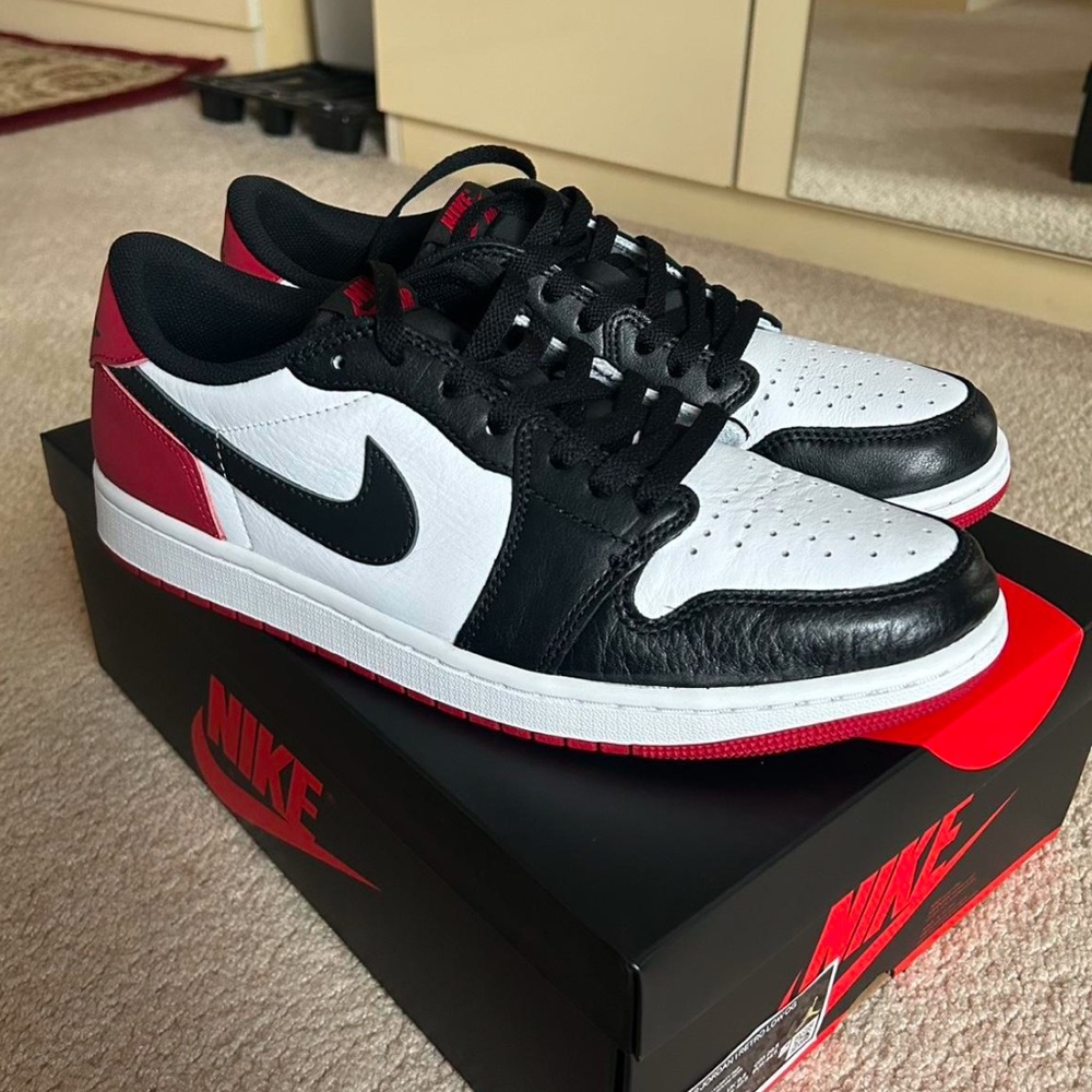 Jordan 1 low black toe og